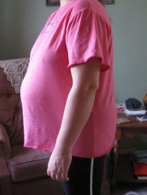 I'm not pregnant in this photo, but I look like I am! Is this you too? It might be diastasis recti - learn more!